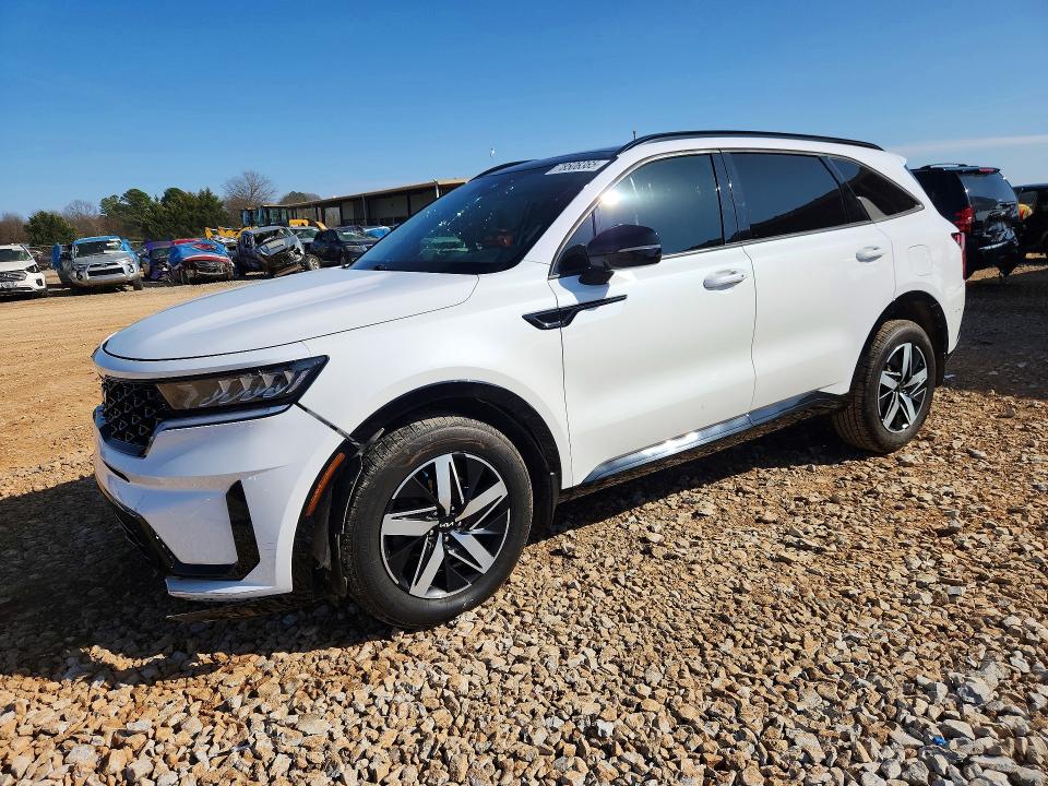 KIA SORENTO 2022 with VIN 5XYRH4LF9NG101403 - Photo from auction