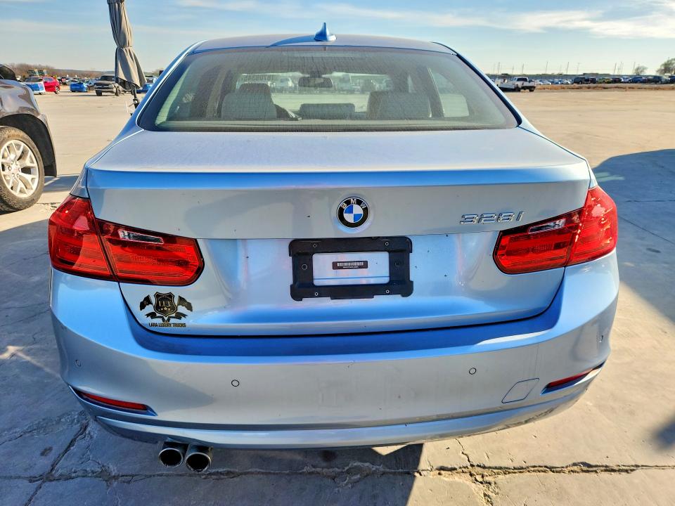 Photo 6 from auction – 2015 BMW 328 with VIN WBA3C1C5XFK120996