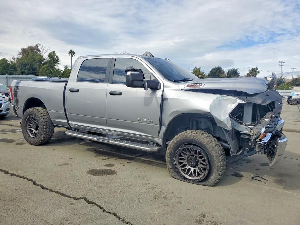 Zdjęcie 4 z aukcji – 2024 RAM 2500 z VIN 3C6UR5DJ8RG354078