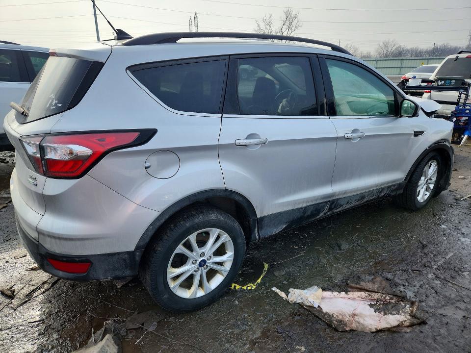 Photo 3 from auction – 2018 FORD ESCAPE with VIN 1FMCU9HD5JUD19428