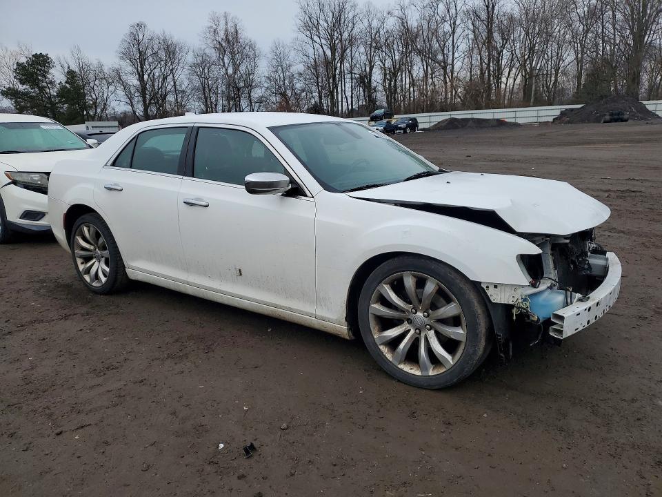 Photo 4 from auction – 2018 CHRYSLER 300 with VIN 2C3CCAEG3JH159385