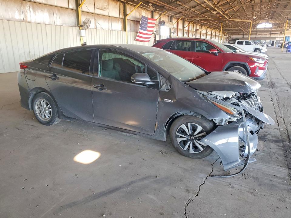Photo 4 from auction – 2017 TOYOTA PRIUS PRIME with VIN JTDKARFPXH3002170