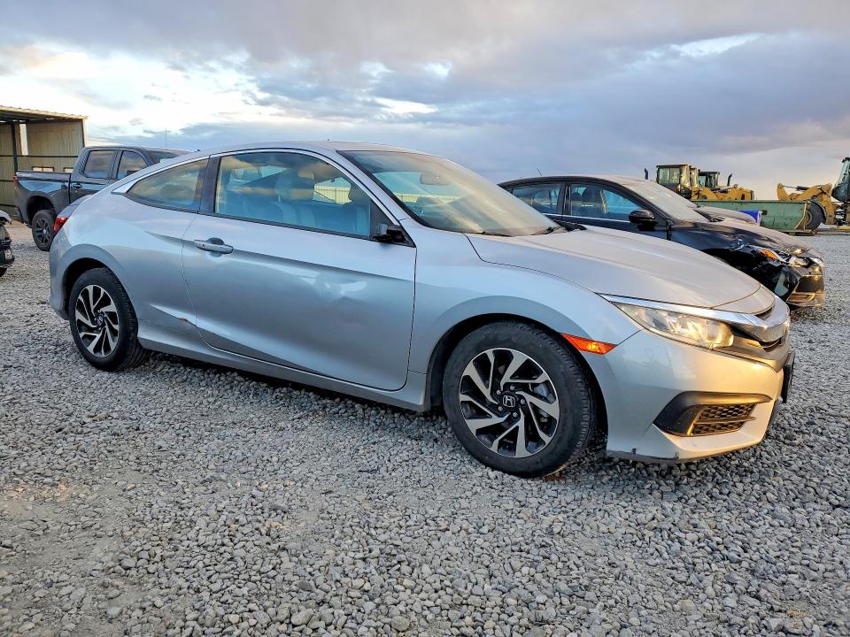 Photo 4 from auction – 2017 HONDA CIVIC with VIN 2HGFC4B02HH308995