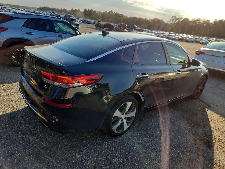 Photo 3 from auction – 2019 KIA OPTIMA with VIN 5XXGT4L39KG307638