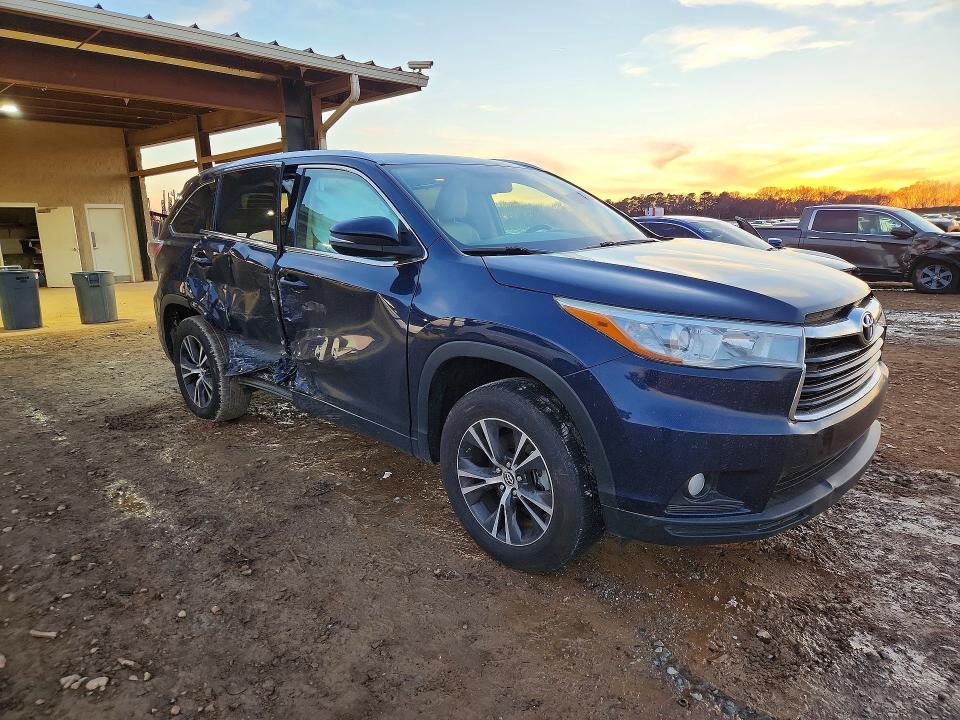 Photo 4 from auction – 2016 TOYOTA HIGHLANDER with VIN 5TDKKRFH1GS138562