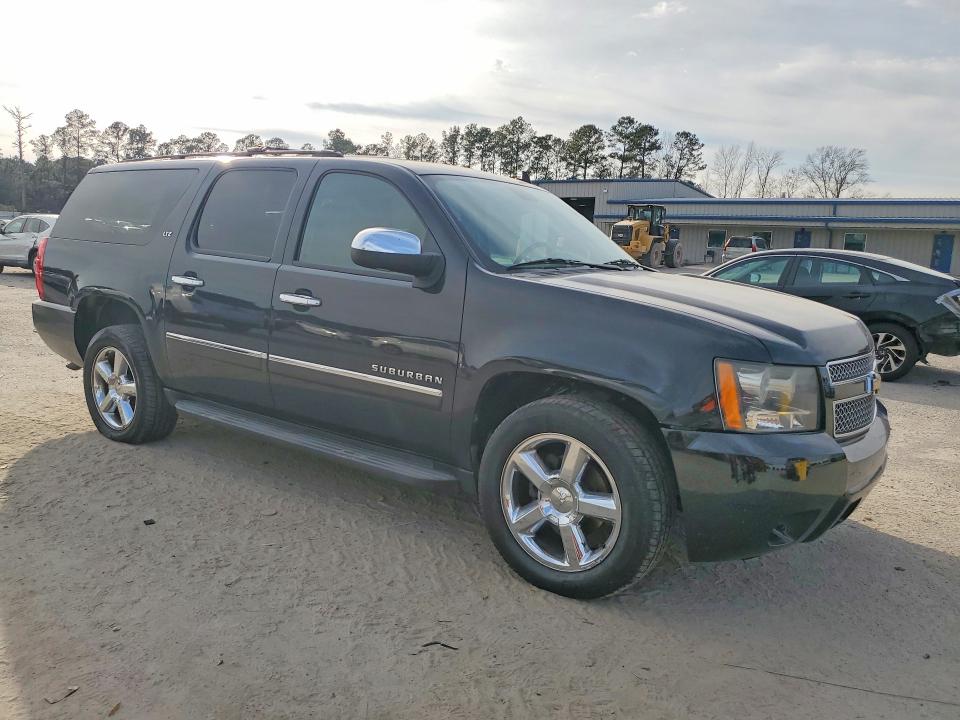 Photo 4 from auction – 2011 CHEVROLET SUBURBAN with VIN 1GNSKKE33BR298566