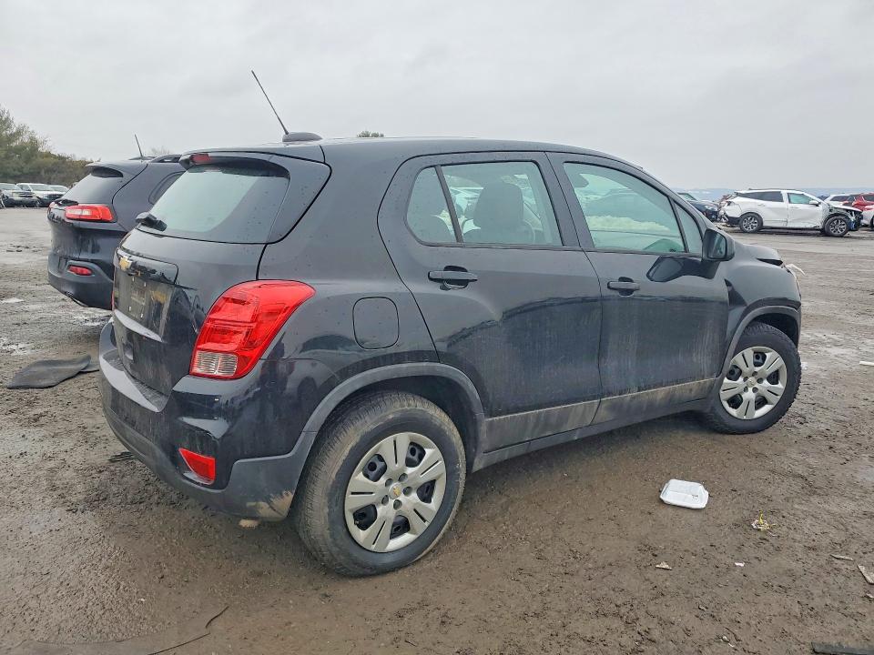 Photo 3 from auction – 2017 CHEVROLET TRAX LS with VIN 3GNCJKSB0HL285115