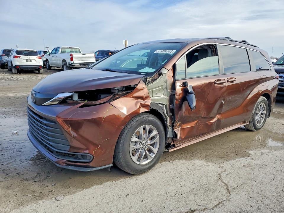 Photo 1 from auction – 2022 TOYOTA SIENNA with VIN 5TDKRKEC4NS118487