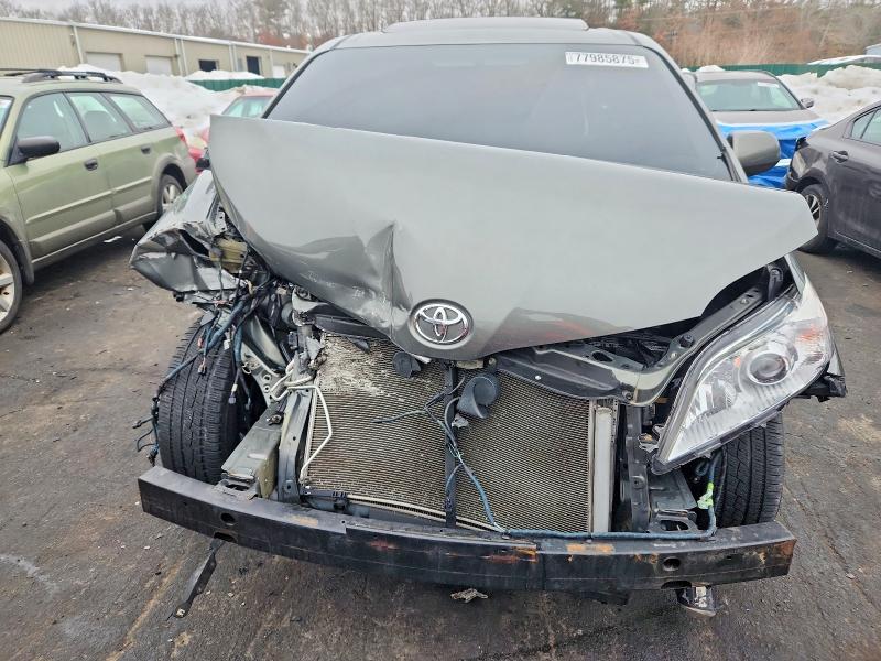 Photo 12 from auction – 2011 TOYOTA SIENNA with VIN 5TDYK3DCXBS155402