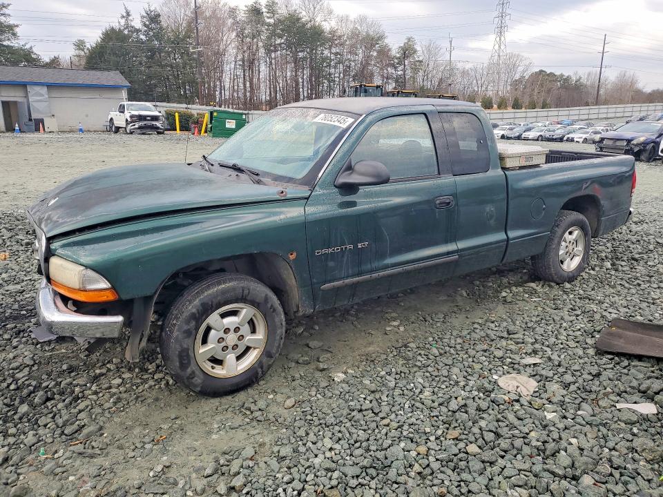 DODGE DAKOTA 2001 with VIN 1B7GL22X21S208057 - Photo from auction