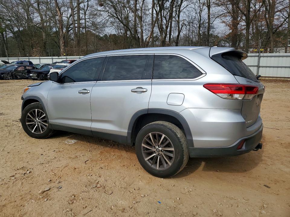 Photo 2 from auction – 2019 TOYOTA HIGHLANDER with VIN 5TDKZRFH9KS552810