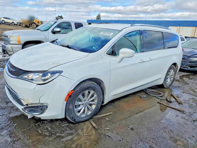 CHRYSLER PACIFICA 2018 with VIN 2C4RC1BG9JR258815 - Photo from auction