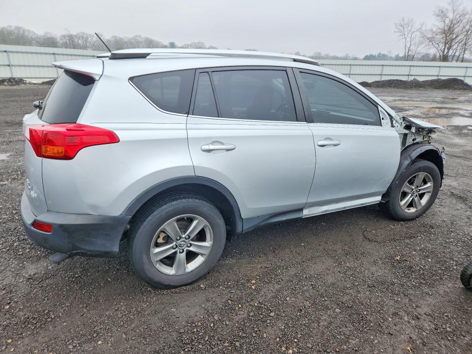 Photo 3 from auction – 2015 TOYOTA RAV4 XLE with VIN JTMRFREV2FD112170