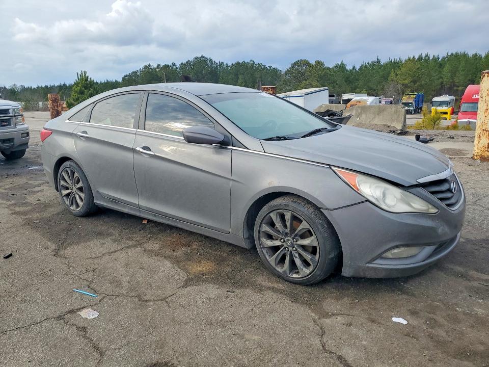 Photo 4 from auction – 2011 HYUNDAI SONATA with VIN 5NPEC4AC0BH107424