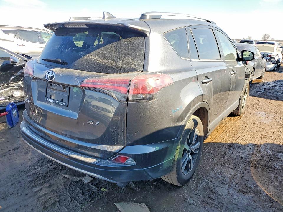 Photo 3 from auction – 2017 TOYOTA RAV4 XLE with VIN JTMWFREV2HD102258