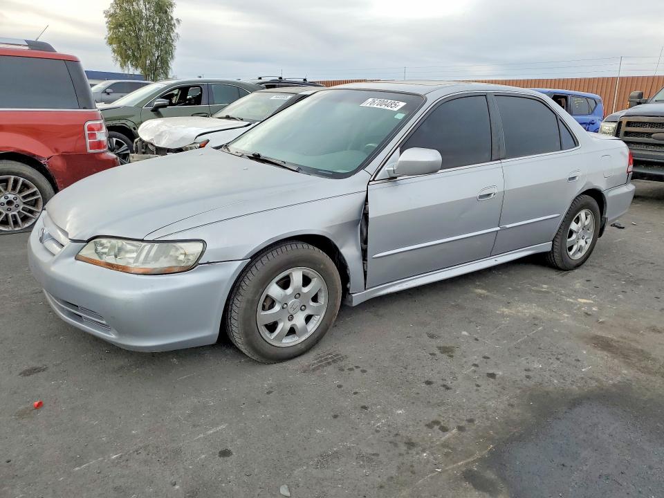 HONDA ACCORD EX 2002 with VIN 1HGCG566X2A104186 - Photo from auction