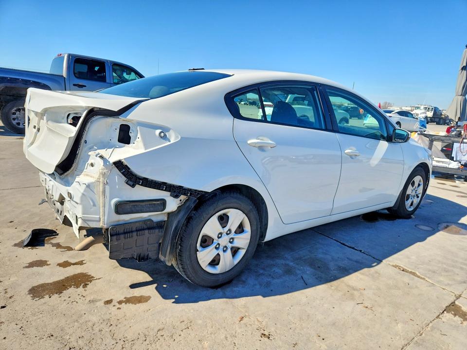 Photo 3 from auction – 2018 KIA FORTE LX with VIN 3KPFK4A72JE187354