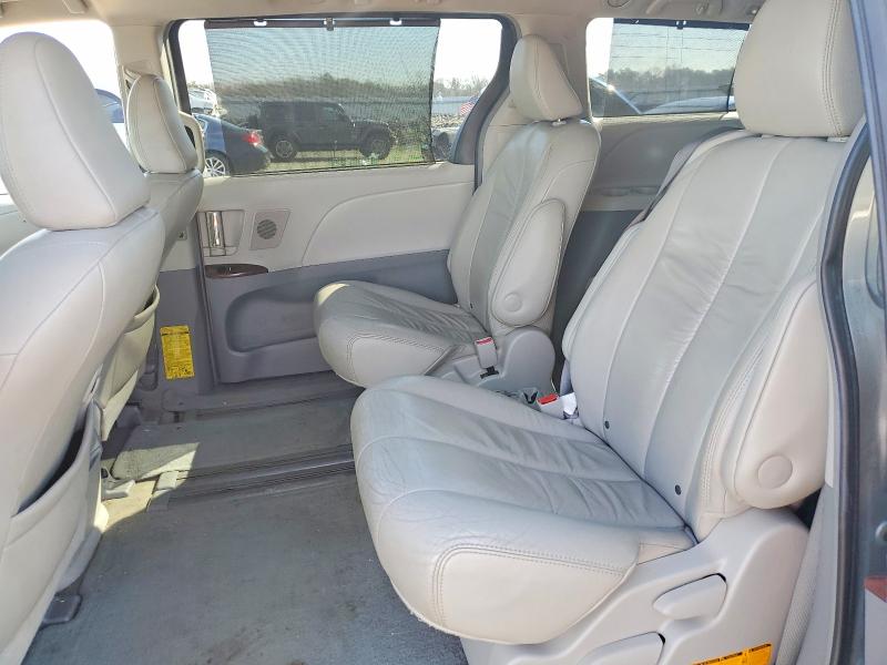 Photo 11 from auction – 2011 TOYOTA SIENNA with VIN 5TDYK3DC8BS143846