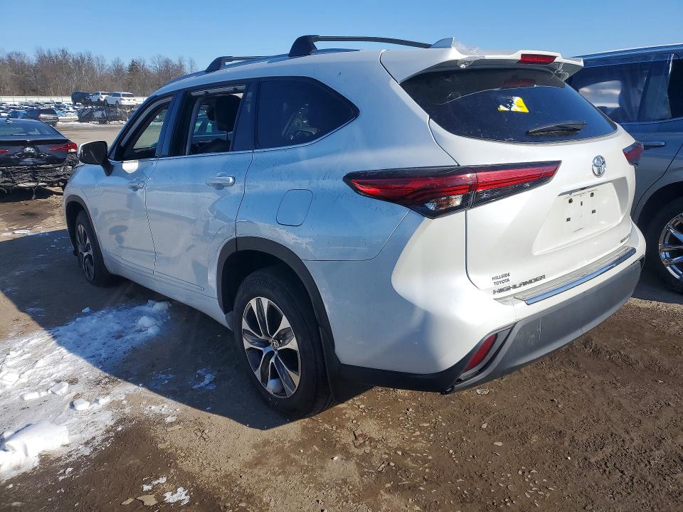 Photo 2 from auction – 2022 TOYOTA HIGHLANDER with VIN 5TDHZRBH7NS222877