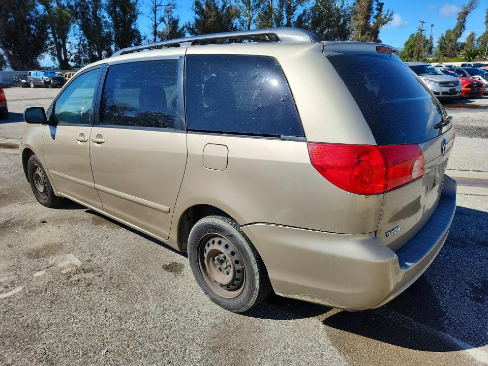 Photo 2 from auction – 2010 TOYOTA SIENNA with VIN 5TDKK4CC6AS296799