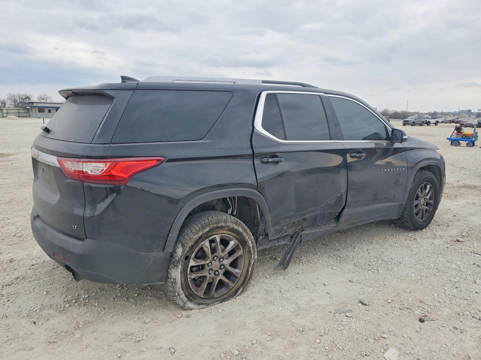 Photo 3 from auction – 2018 CHEVROLET TRAVERSE L with VIN 1GNERGKW2JJ150619