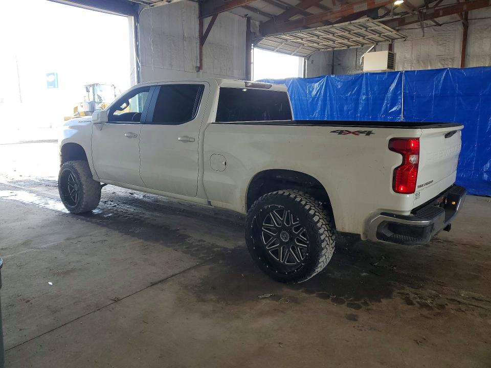 Photo 2 from auction – 2021 CHEVROLET SILVERADO with VIN 1GCUYAEF6MZ122411