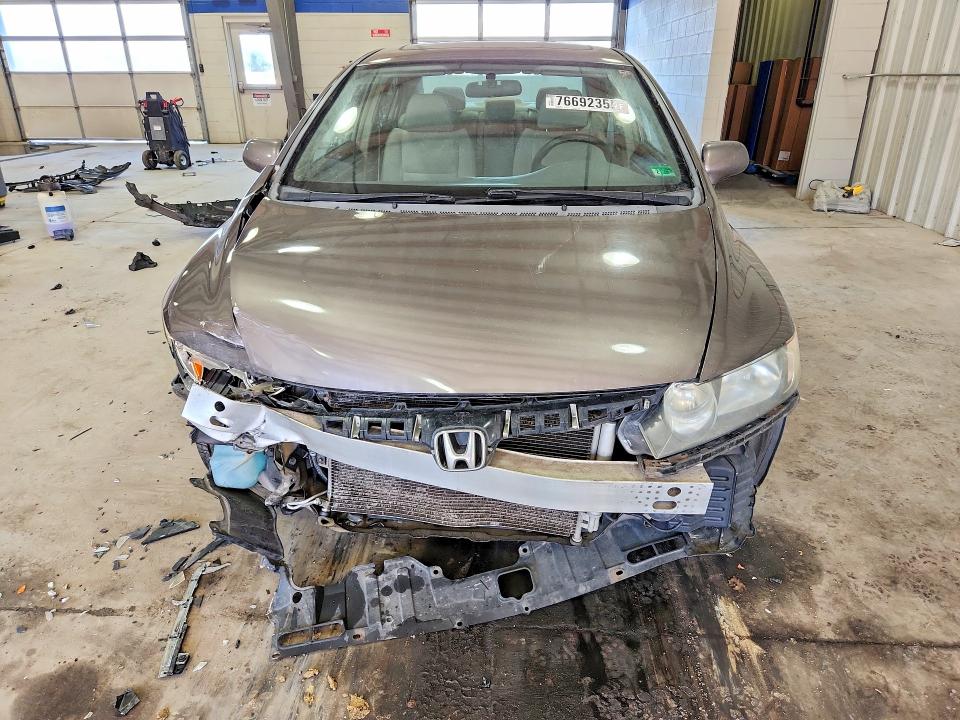 Photo 5 from auction – 2010 HONDA CIVIC with VIN 19XFA1F86AE072579