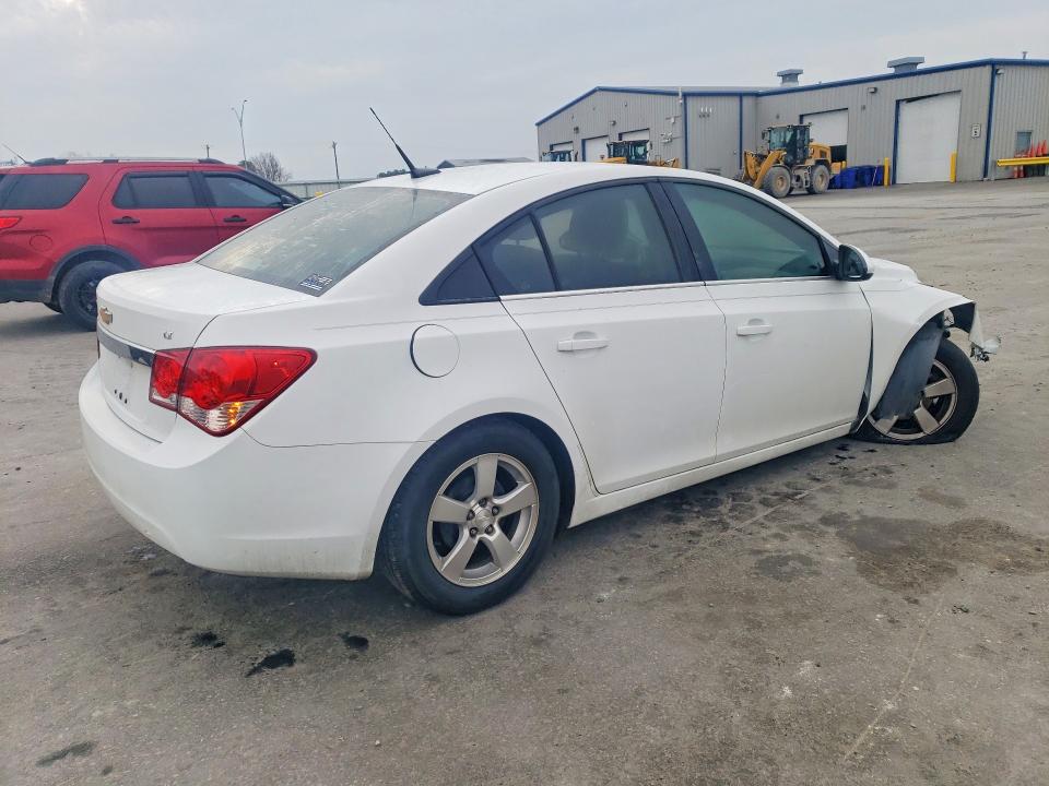 Photo 3 from auction – 2014 CHEVROLET CRUZE with VIN 1G1PC5SB1E7312515