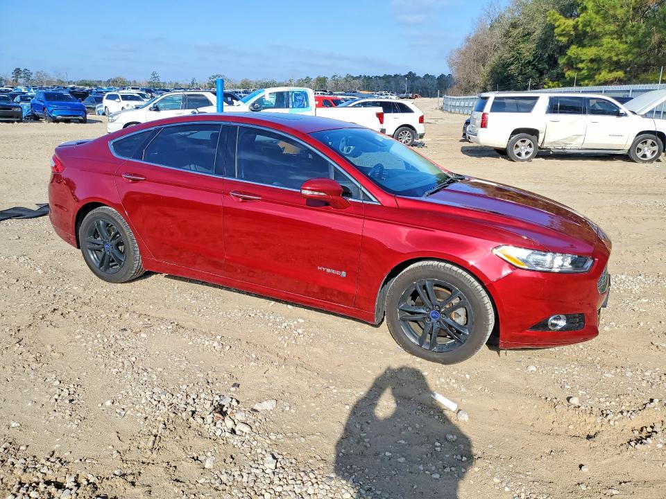 Photo 4 from auction – 2016 FORD FUSION with VIN 3FA6P0RU2GR325664