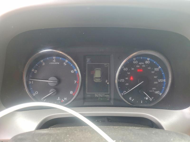 Photo 9 from auction – 2017 TOYOTA RAV4 with VIN 2T3YFREV5HW349415