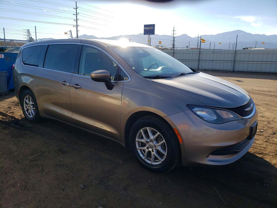Photo 4 from auction – 2017 CHRYSLER PACIFICA with VIN 2C4RC1DG1HR832749