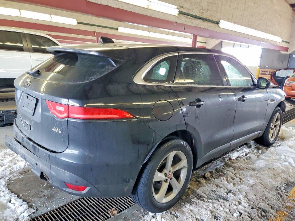 Photo 3 from auction – 2019 JAGUAR F-PACE with VIN SADCS2FX1KA604827
