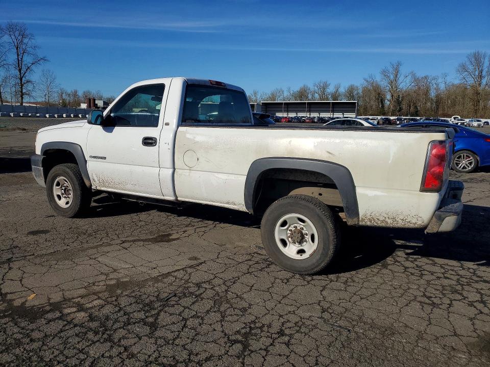 Photo 2 from auction – 2005 CHEVROLET SILVERADO with VIN 1GCHC24UX5E227354