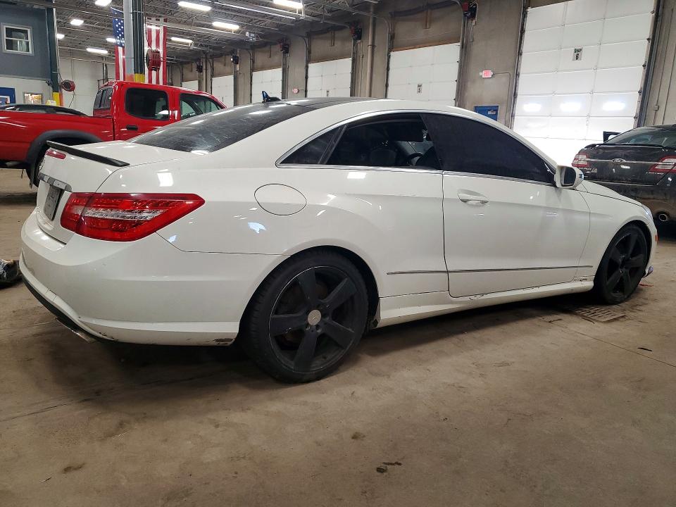 Photo 3 from auction – 2010 MERCEDES-BENZ E with VIN WDDKJ7CB5AF004450