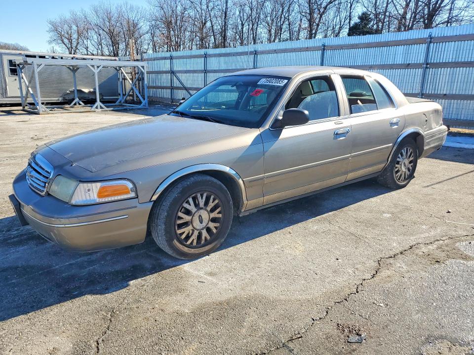 FORD CROWN VICT 2005 with VIN 2FAFP74W05X118299 - Photo from auction