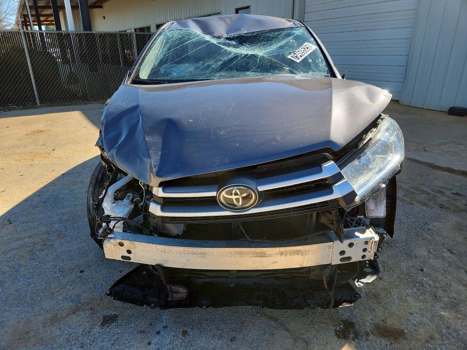 Photo 5 from auction – 2017 TOYOTA HIGHLANDER with VIN 5TDZZRFH5HS193513