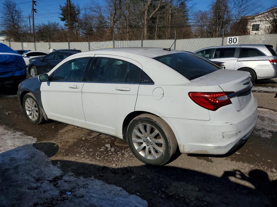 Photo 2 from auction – 2014 CHRYSLER 200 LX with VIN 1C3CCBAB7EN170628
