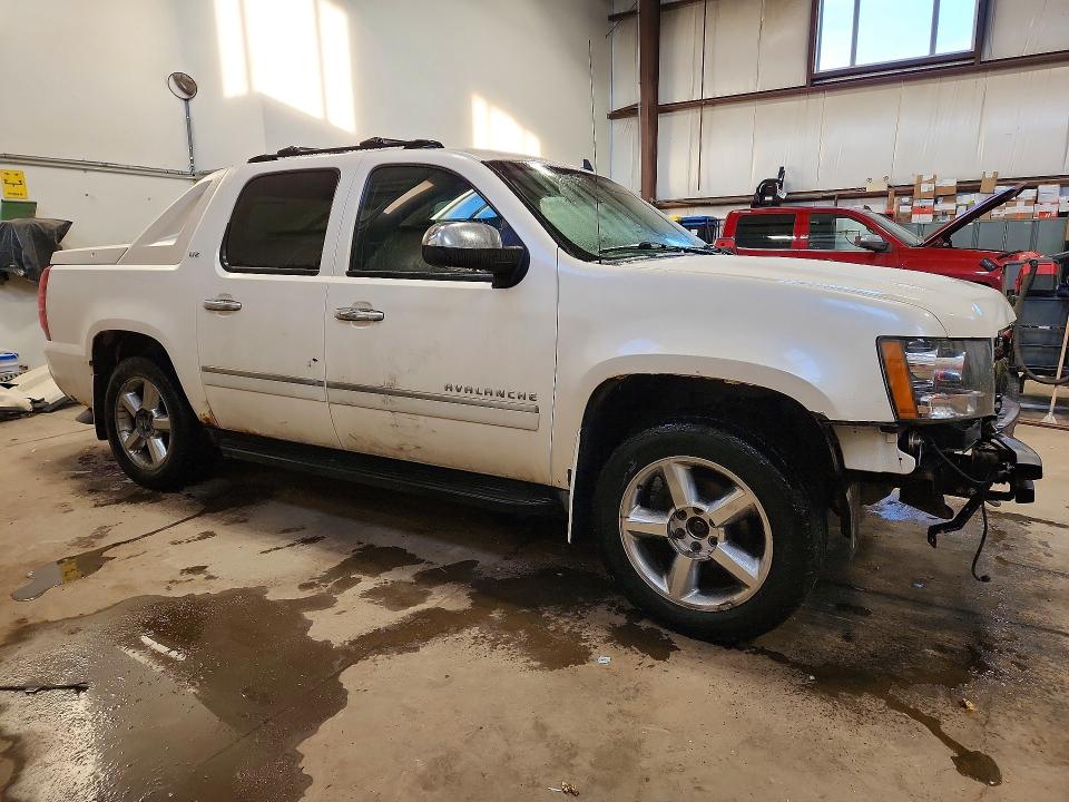 Photo 4 from auction – 2012 CHEVROLET AVALANCHE with VIN 3GNTKGE73CG102390