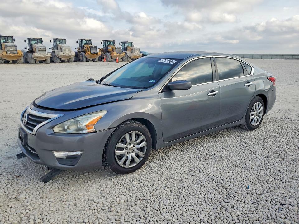 NISS ALTIMA 2015 with VIN 1N4AL3APXFN300994 - Photo from auction