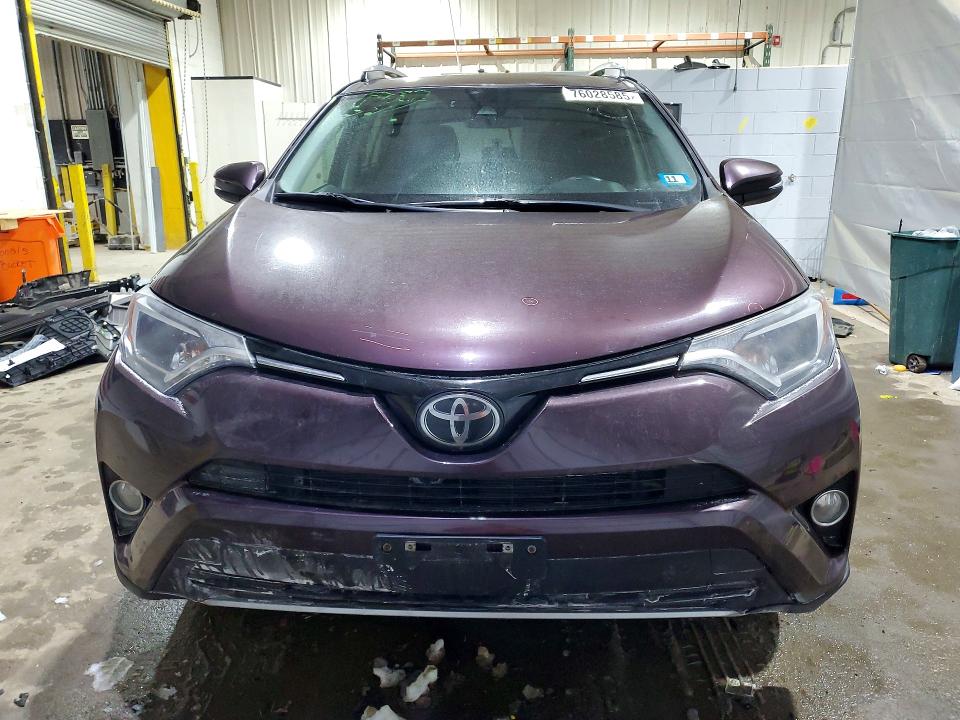 Фото 5 с аукциона – 2018 TOYOTA RAV4 с VIN 2T3RFREV7JW814898
