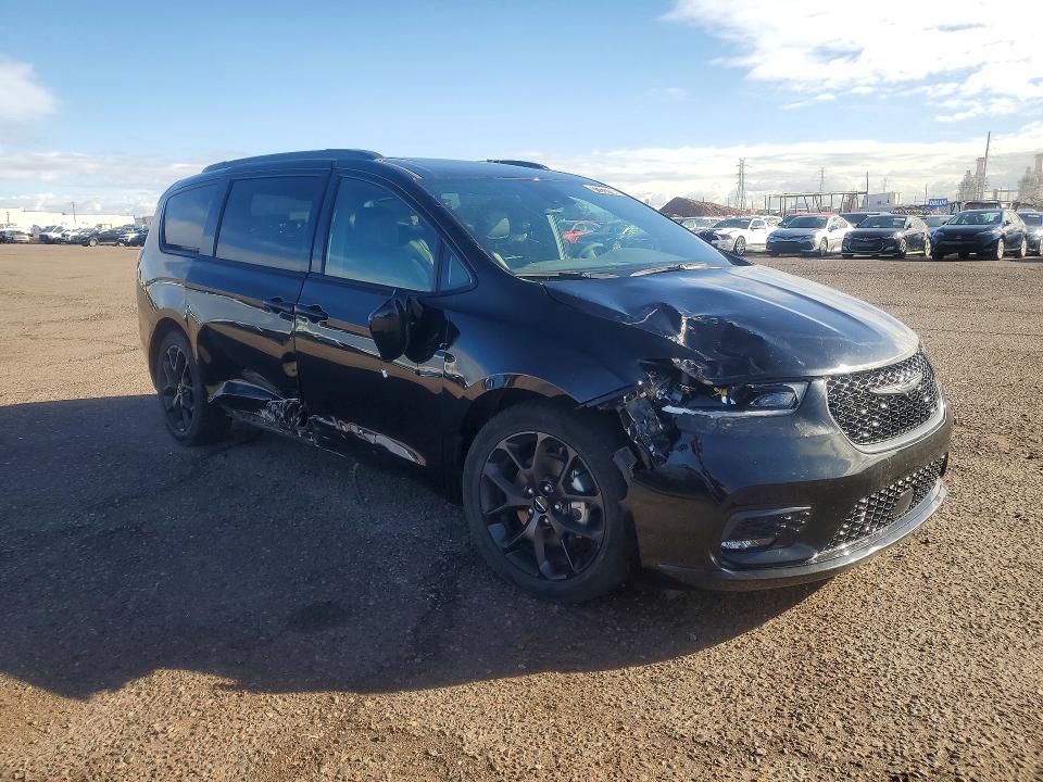 Photo 4 from auction – 2025 CHRYSLER PACIFICA with VIN 2C4RC1GG0SR529786