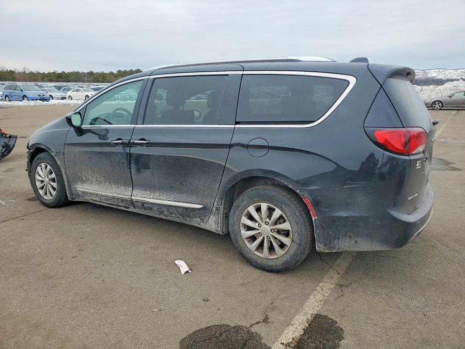 Photo 2 from auction – 2019 CHRYSLER PACIFICA with VIN 2C4RC1BG8KR609408