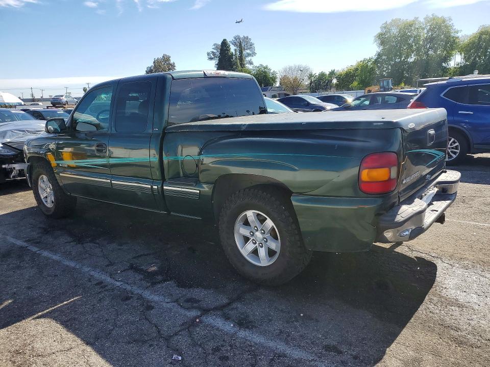 Photo 2 from auction – 2001 CHEVROLET SILVERADO with VIN 2GCEC19V111117562
