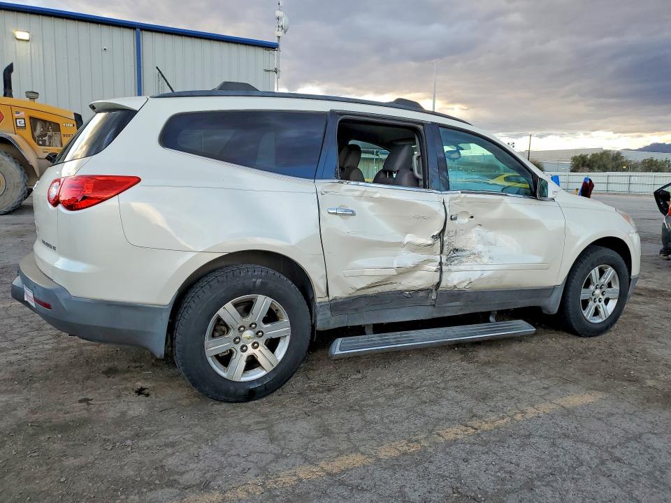 Photo 3 from auction – 2012 CHEVROLET TRAVERSE L with VIN 1GNKRGED8CJ335421