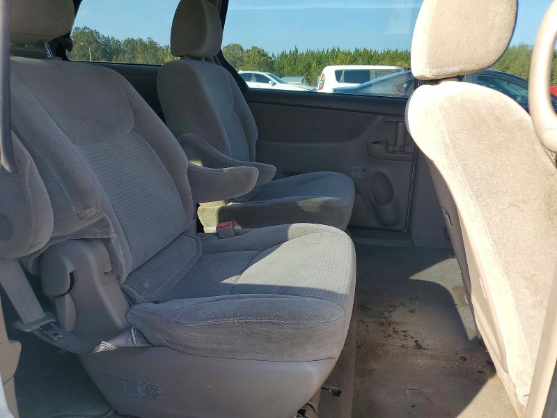 Photo 11 from auction – 2010 TOYOTA SIENNA CE with VIN 5TDKK4CC5AS304200