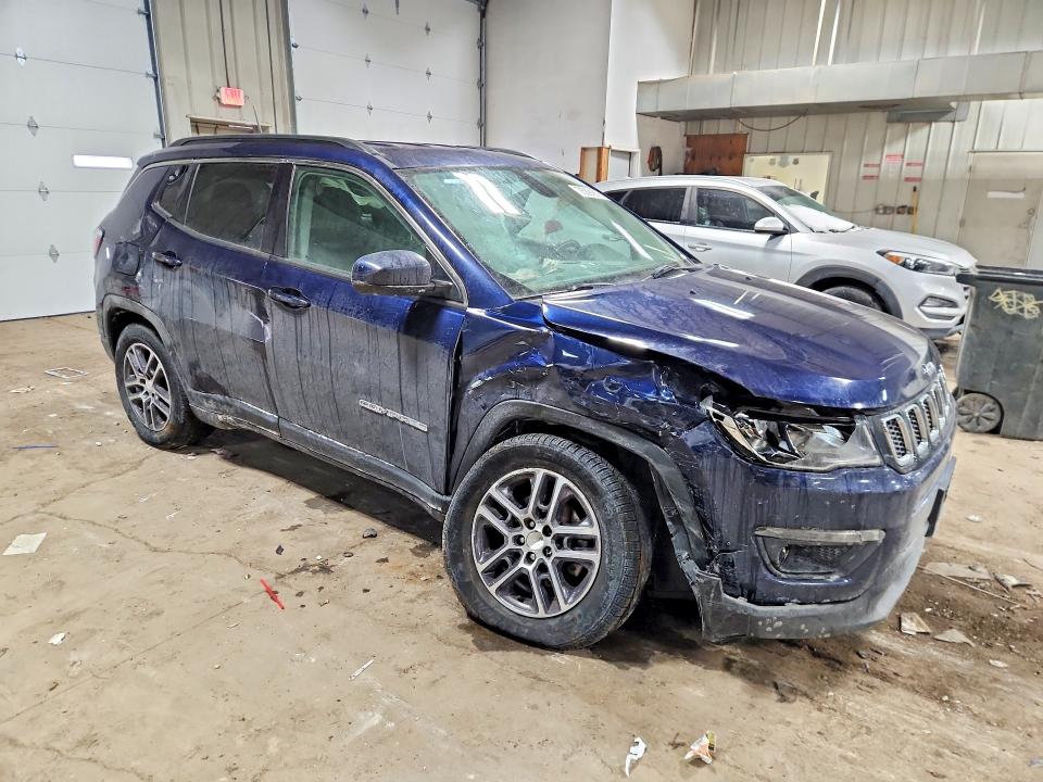 Photo 4 from auction – 2017 JEEP COMPASS with VIN 3C4NJCBB2HT690691