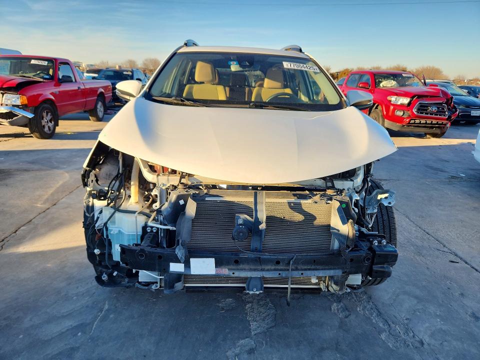 Photo 5 from auction – 2017 TOYOTA RAV4 with VIN JTMWFREV9HJ715141