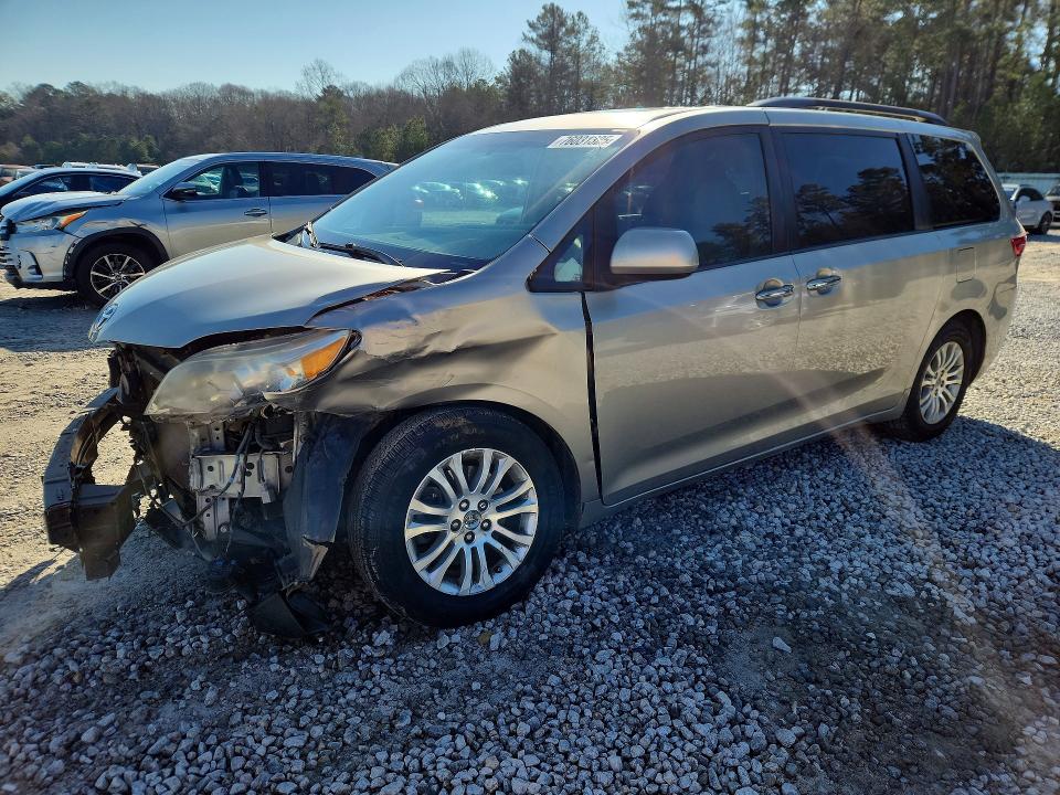 TOYOTA SIENNA 2016 with VIN 5TDYK3DCXGS750631 - Photo from auction