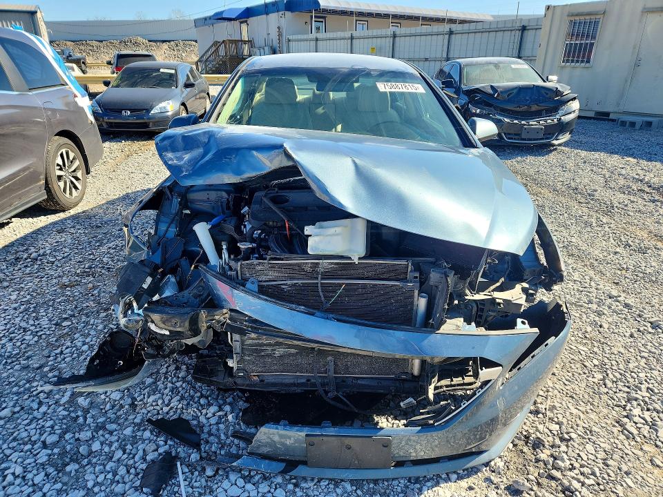 Photo 5 from auction – 2017 HYUNDAI SONATA with VIN 5NPE24AF7HH493121