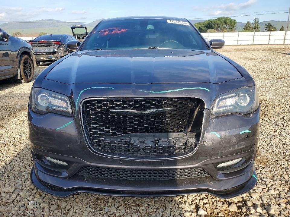 Photo 5 from auction – 2018 CHRYSLER 300 with VIN 2C3CCABG7JH266315